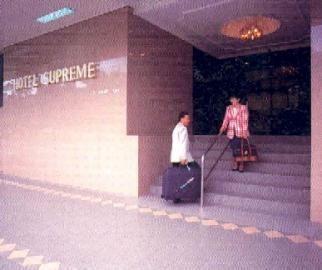 Khách sạn Supreme