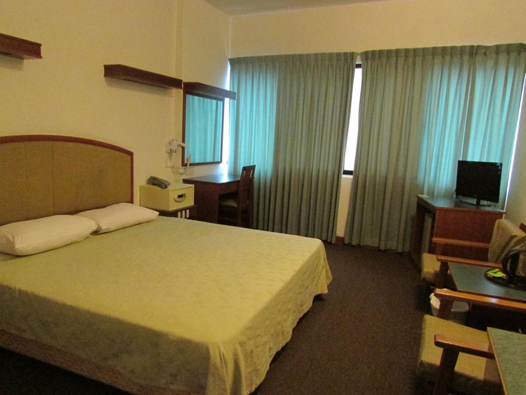 Khách sạn Supreme 3*